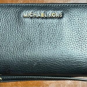 Jet Set Travel Large Pebbled Leather Wristlet